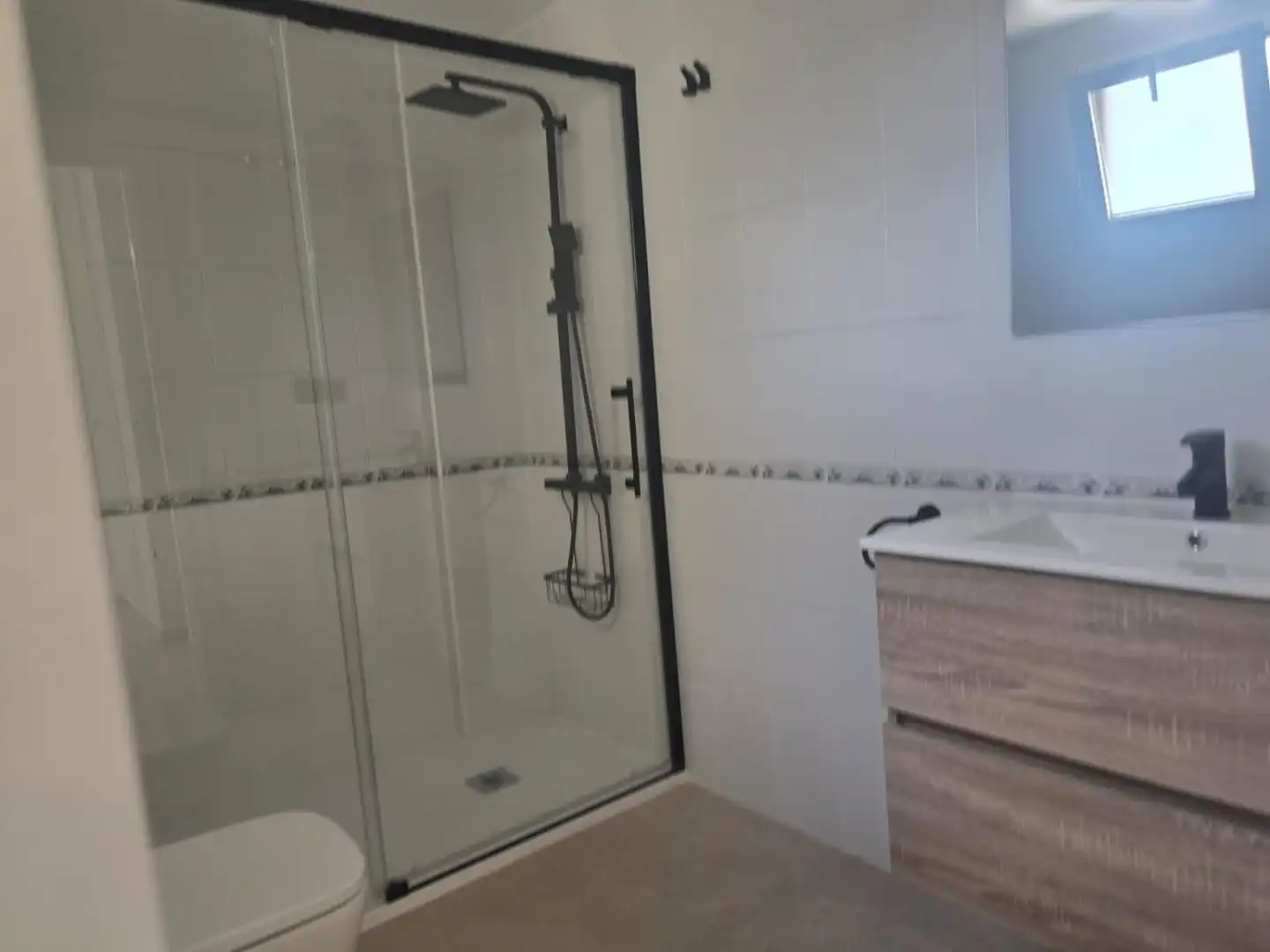 Baño de Casa o chalet de alquiler en Bormujos con Aire acondicionado, Calefacción y Jardín privado
