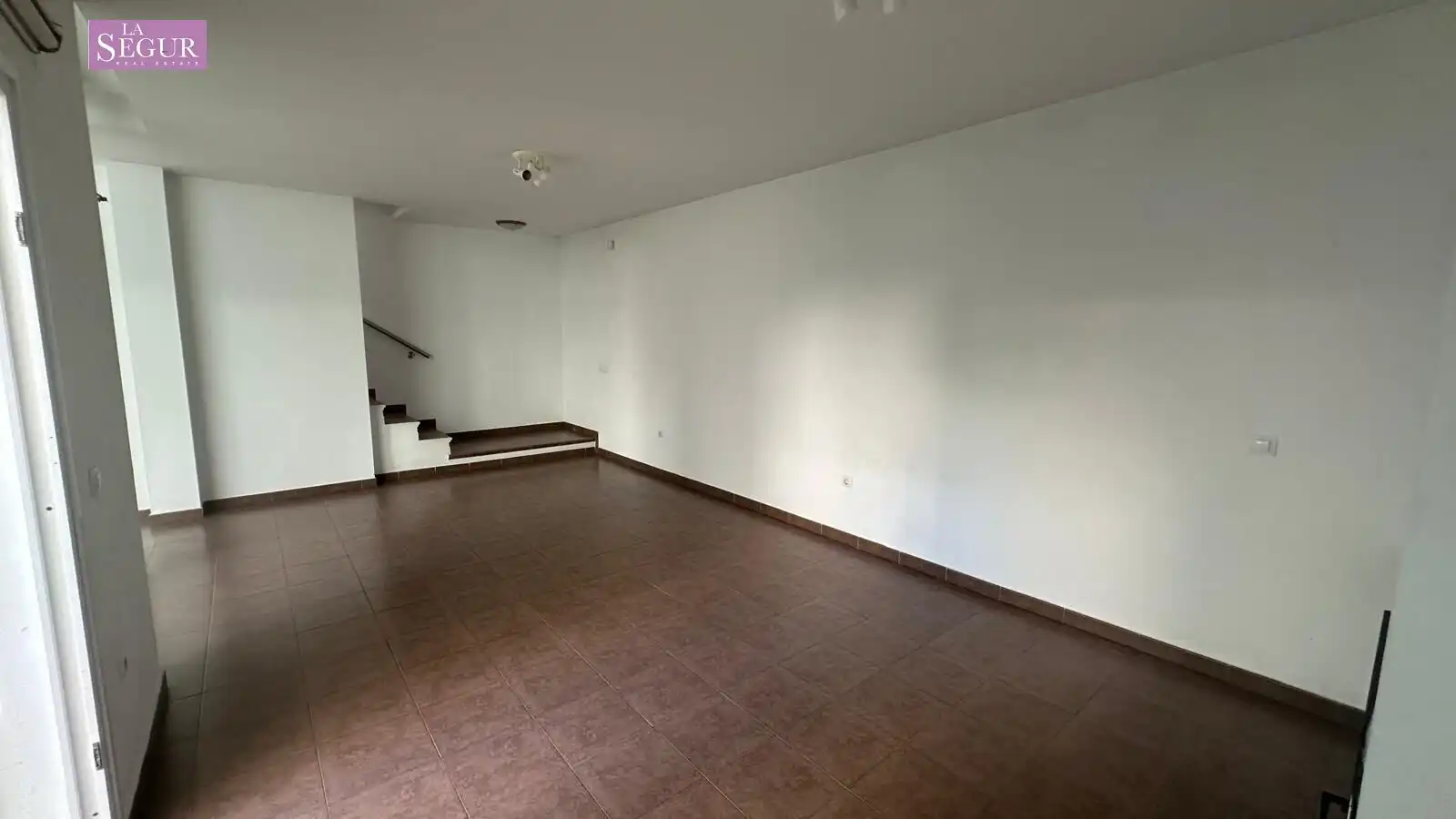 Casa adosada en venda en Conil de la Frontera amb Jardí privat, Terrassa i Piscina comunitària
