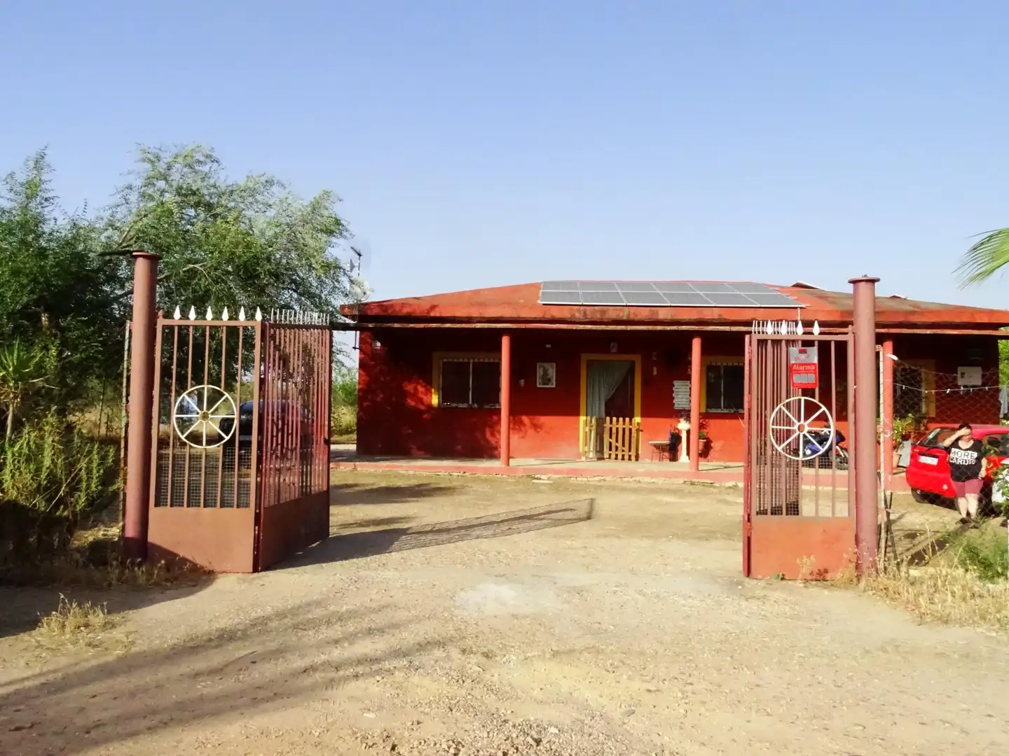 Chalet con piscina en venta en Carmona