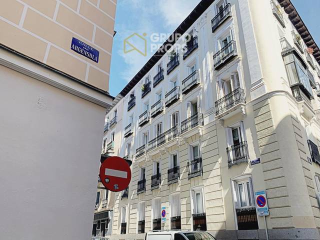 Piso en Alquiler en Calle ARGENSOLA en Justicia - Chueca