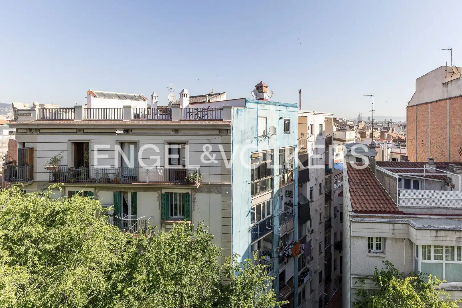 Exterior view of Flat for sale in Barcelona  with Air Conditioner, Heating and Balcony