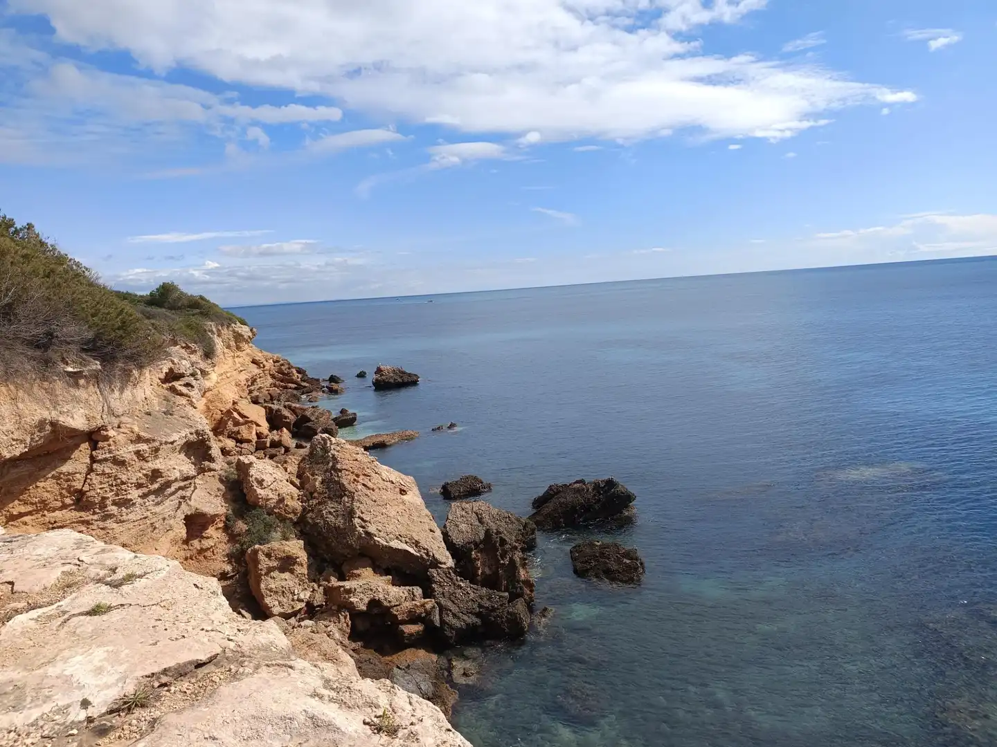 Vista exterior de Casa o xalet en venda en L'Ametlla de Mar  amb Aire condicionat, Calefacció i Jardí privat