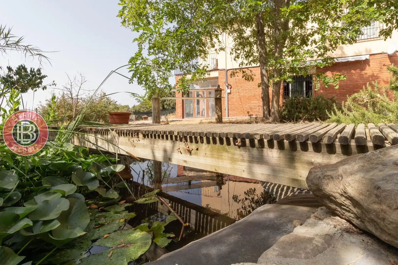 Vista exterior de Finca rústica en venda en Els Hostalets de Pierola amb Calefacció, Jardí privat i Parquet