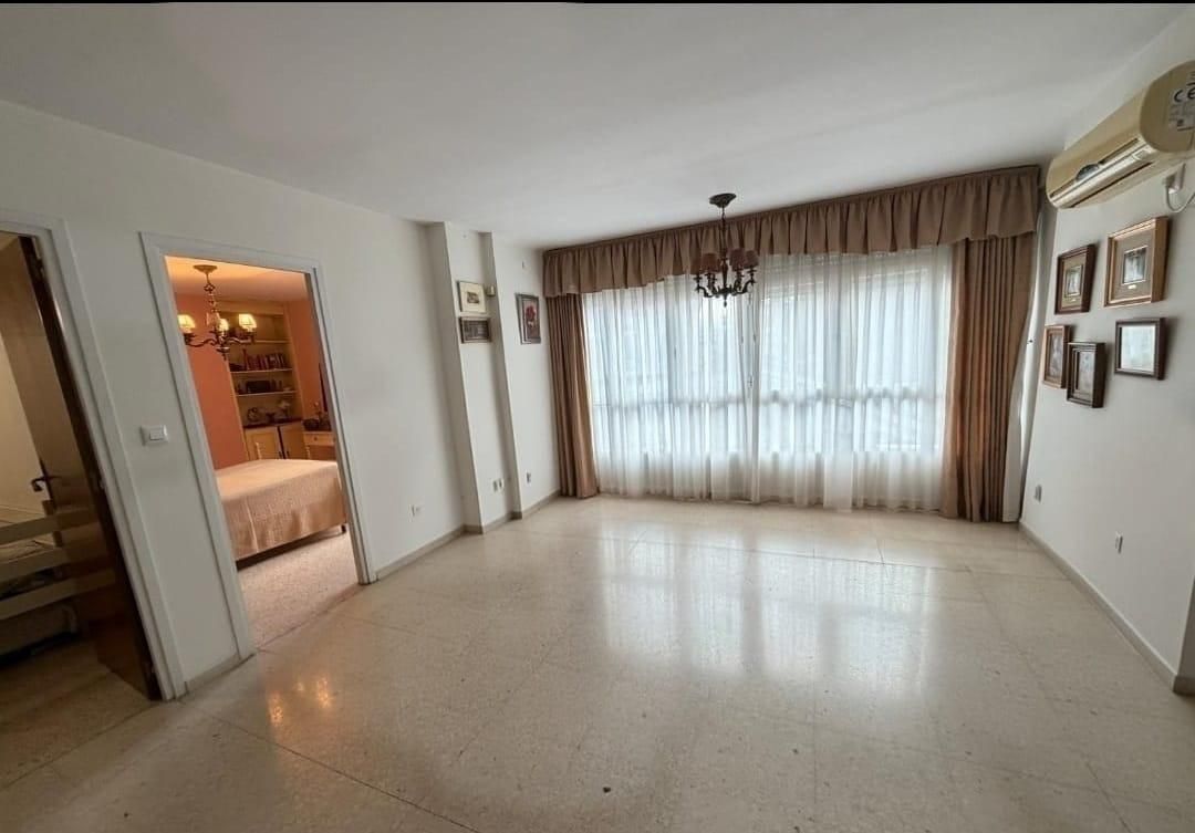 Sala d'estar de Pis en venda en  Sevilla Capital amb Aire condicionat i Balcó