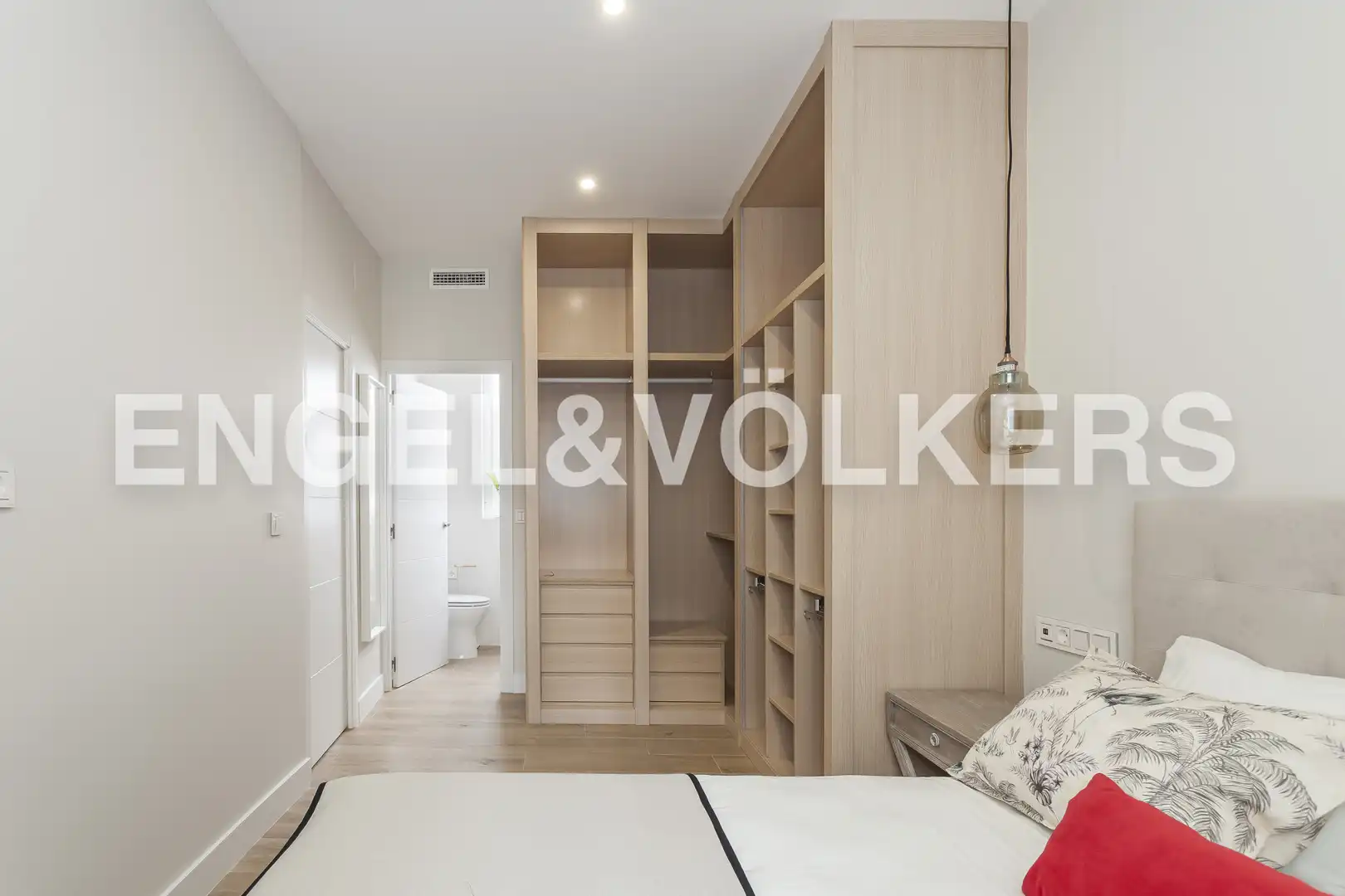 Bedroom of Flat for rent in Madrid  with Air Conditioner, Heating and Furnished