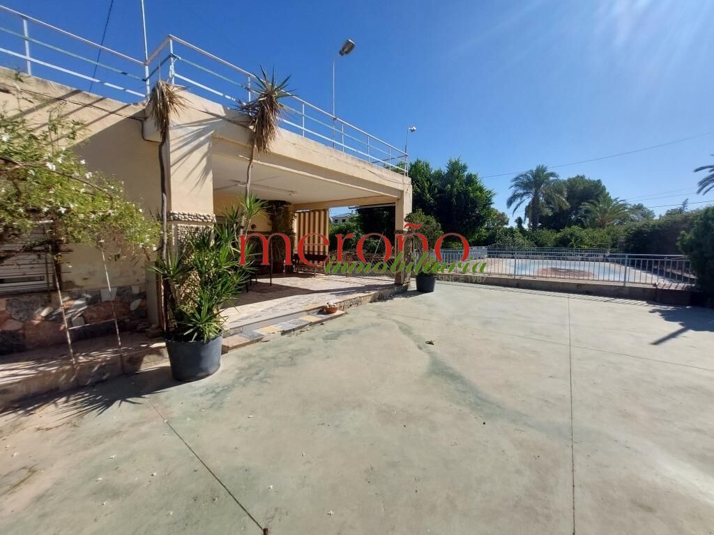 Vista exterior de Casa o xalet en venda en Elche / Elx amb Jardí privat i Piscina