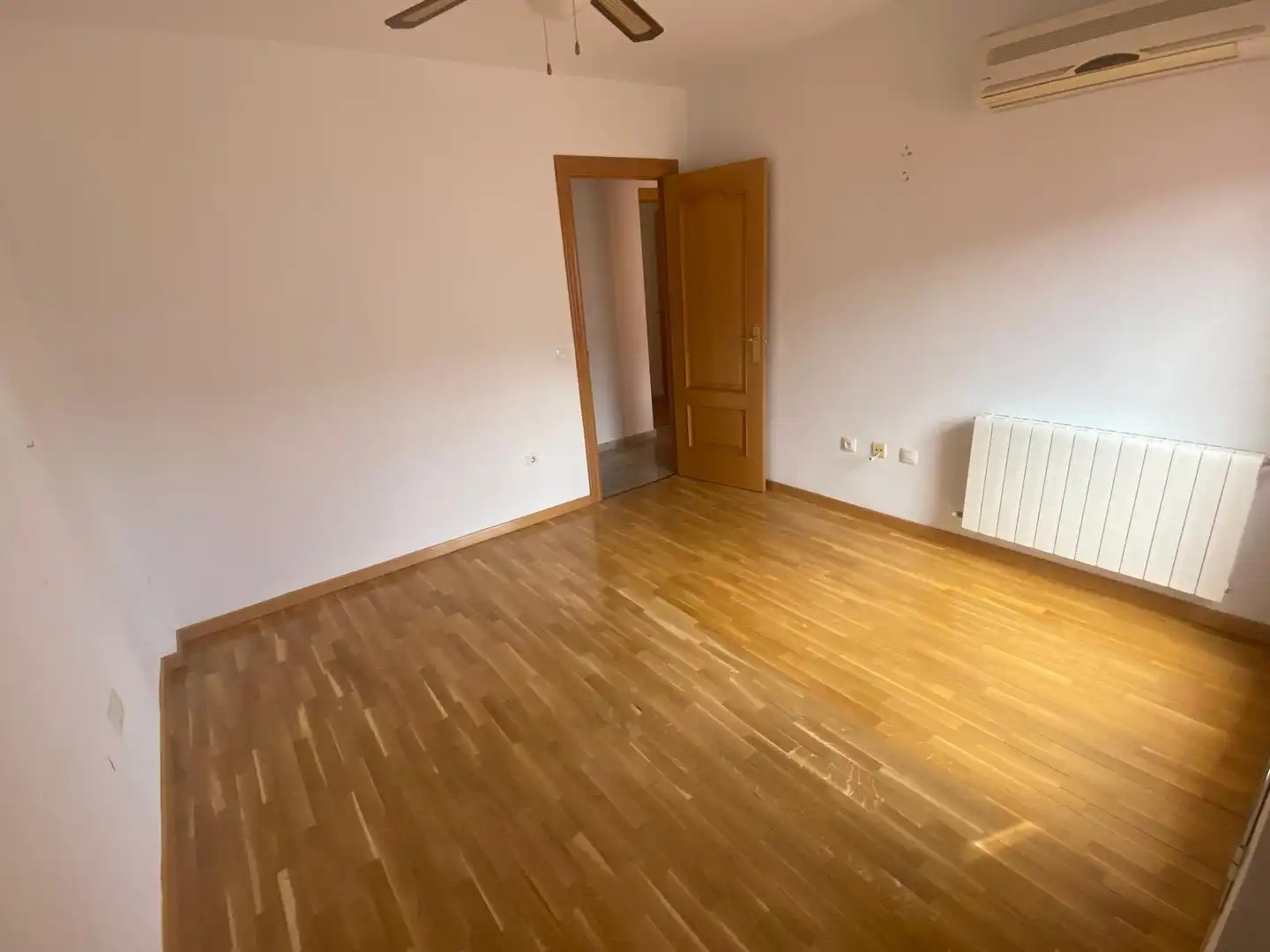 Habitación de Ático en venta en Los Rosales