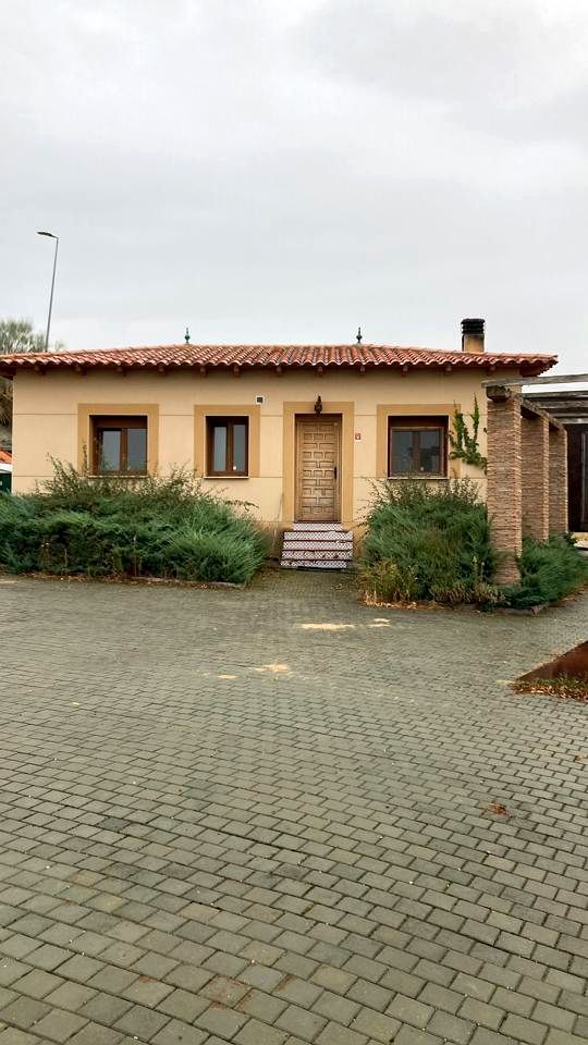 Exterior view of House or chalet for sale in Barajas de Melo  with Private garden