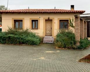 Exterior view of House or chalet for sale in Barajas de Melo  with Private garden