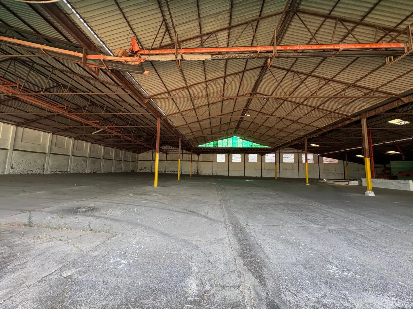 Parking de Nave industrial en venta en Mérida con Calefacción