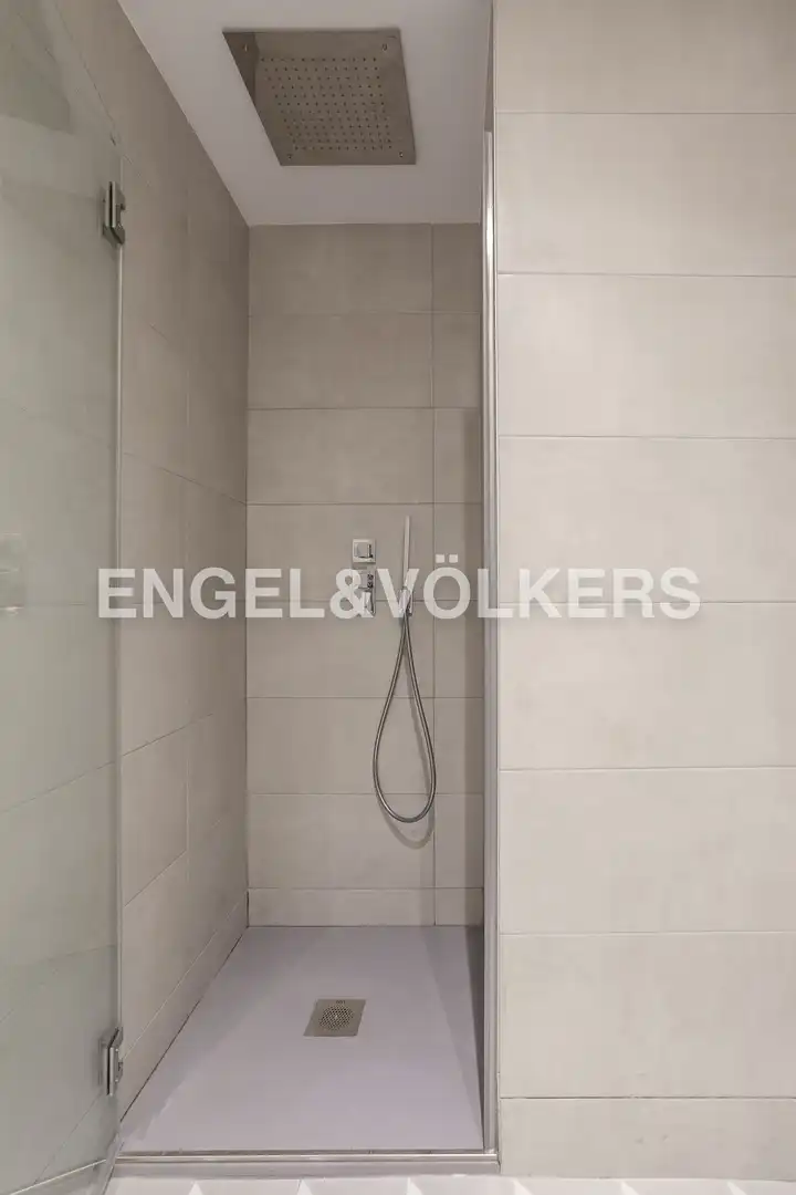 Bathroom of Flat for rent in Madrid  with Air Conditioner, Heating and Swimming Pool