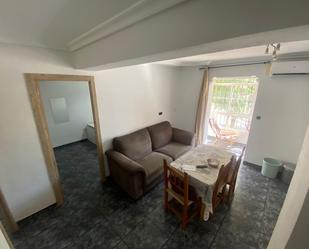 Sala d'estar de Pis de lloguer en  Sevilla Capital amb Aire condicionat, Terrassa i Moblat