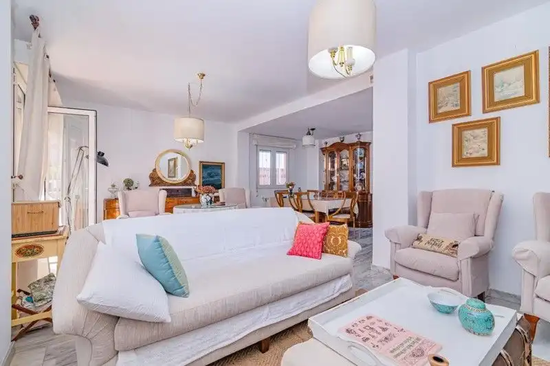 Sala d'estar de Casa o xalet en venda en Jun amb Aire condicionat, Terrassa i Traster