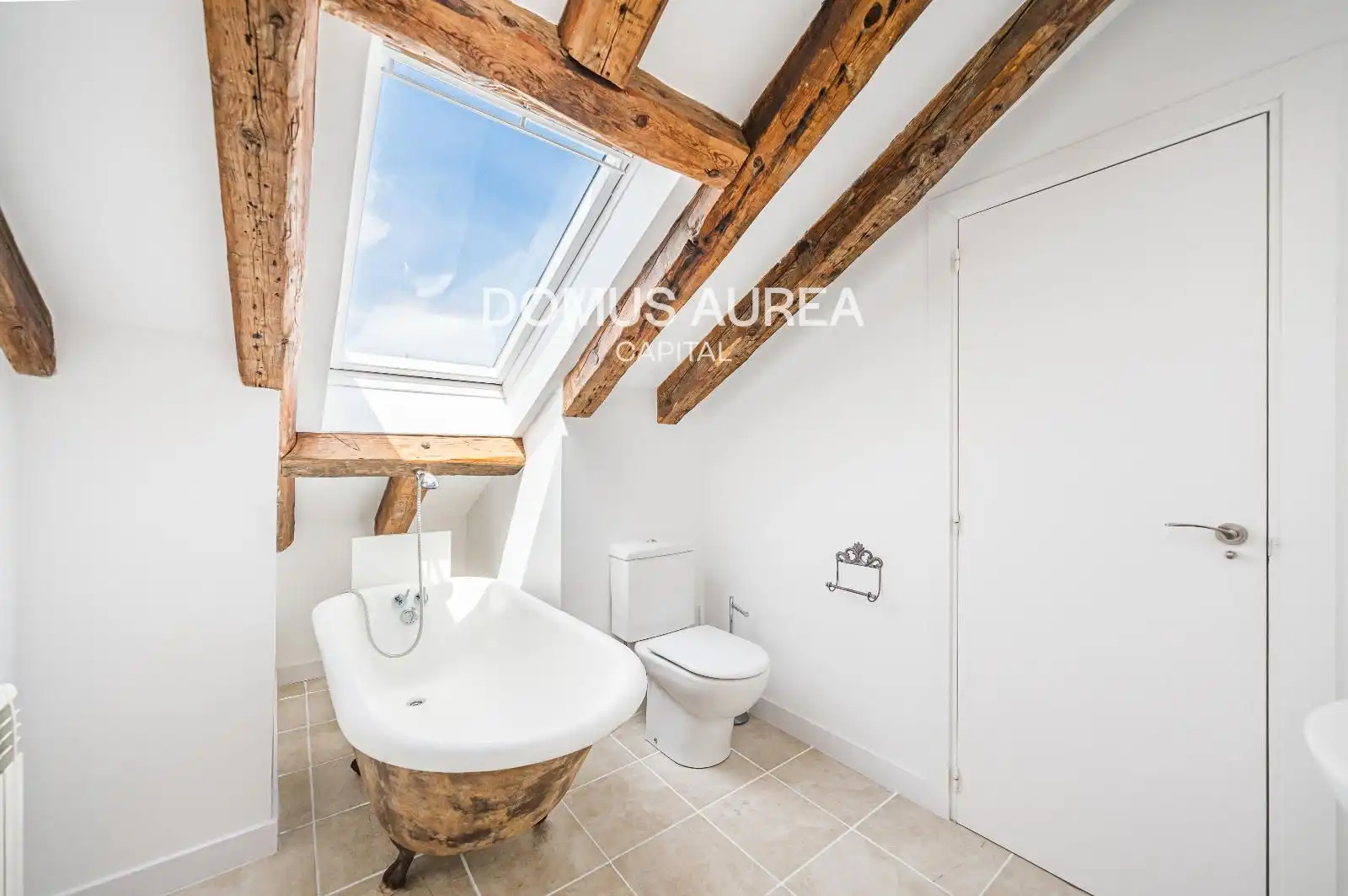 Baño de Ático de alquiler en Madrid con Aire acondicionado, Calefacción y Parquet