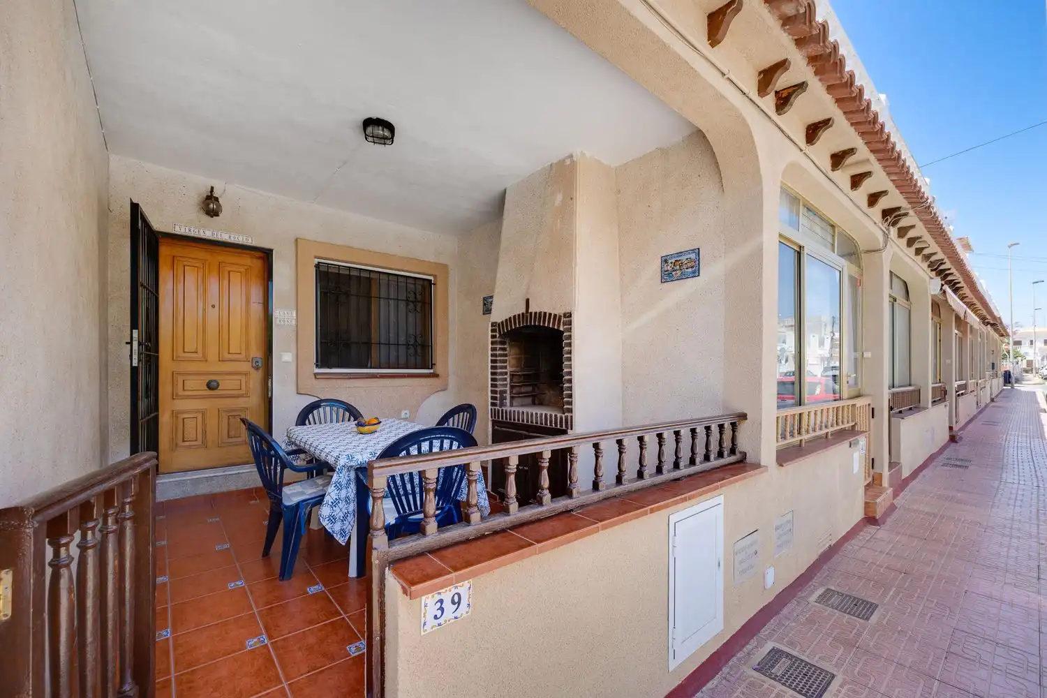 Terrasse von Einfamilien-Reihenhaus zum Verkauf in Torrevieja mit Terrasse, Balkon und Gemeinschaftspool