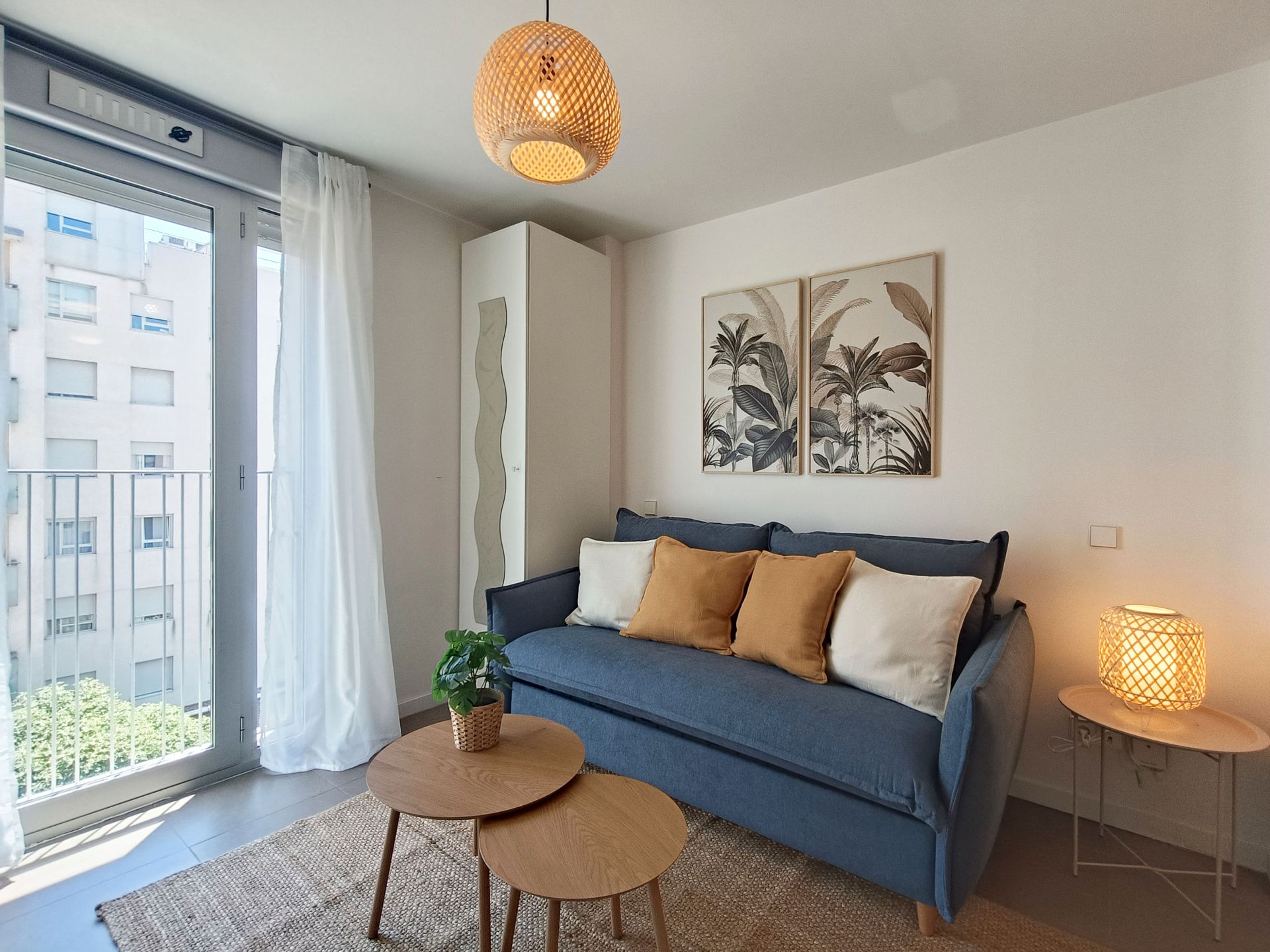 Sala d'estar de Estudi de lloguer en  Madrid Capital amb Aire condicionat, Traster i Moblat