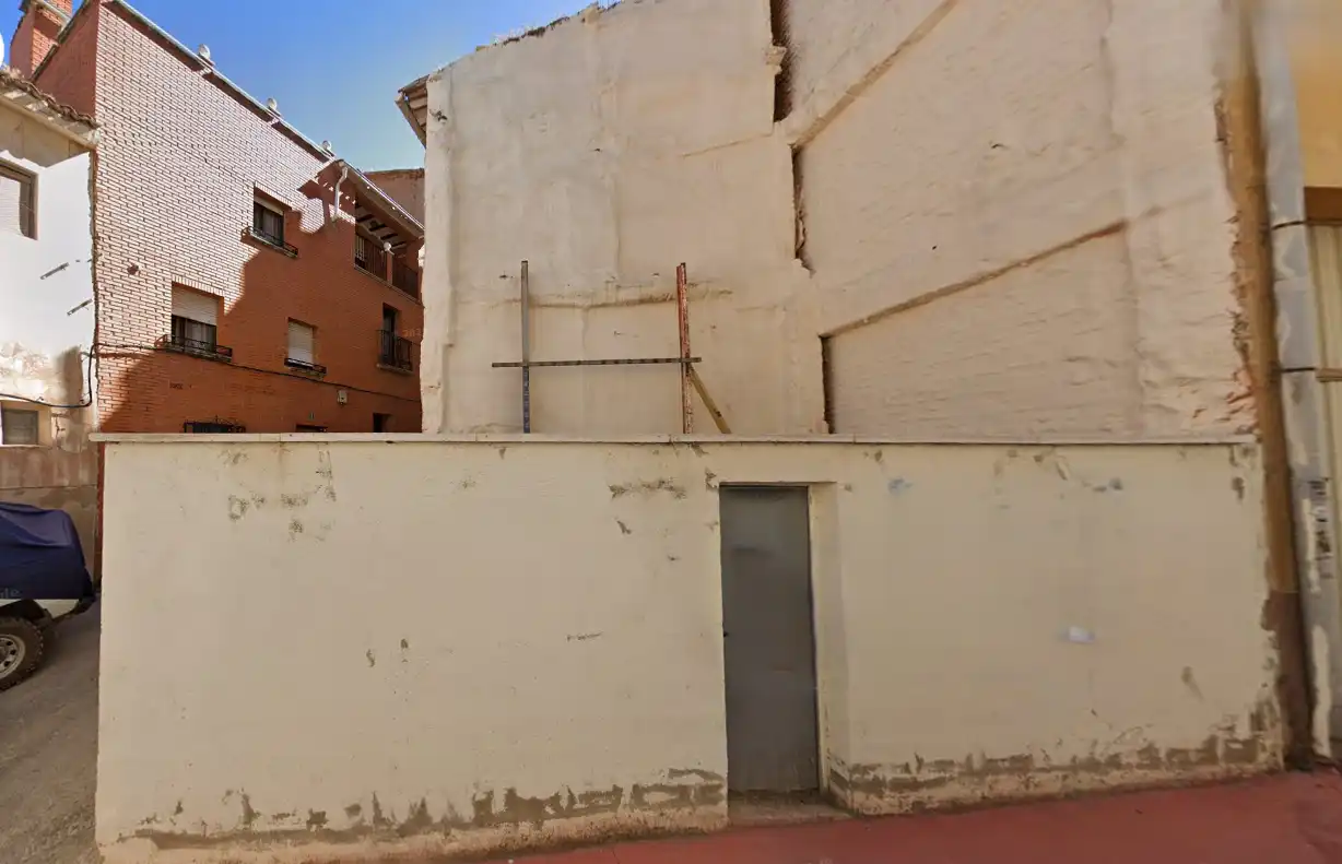 Terreno residencial en venta en Calle Hermanos González Gallarza, imagen 2