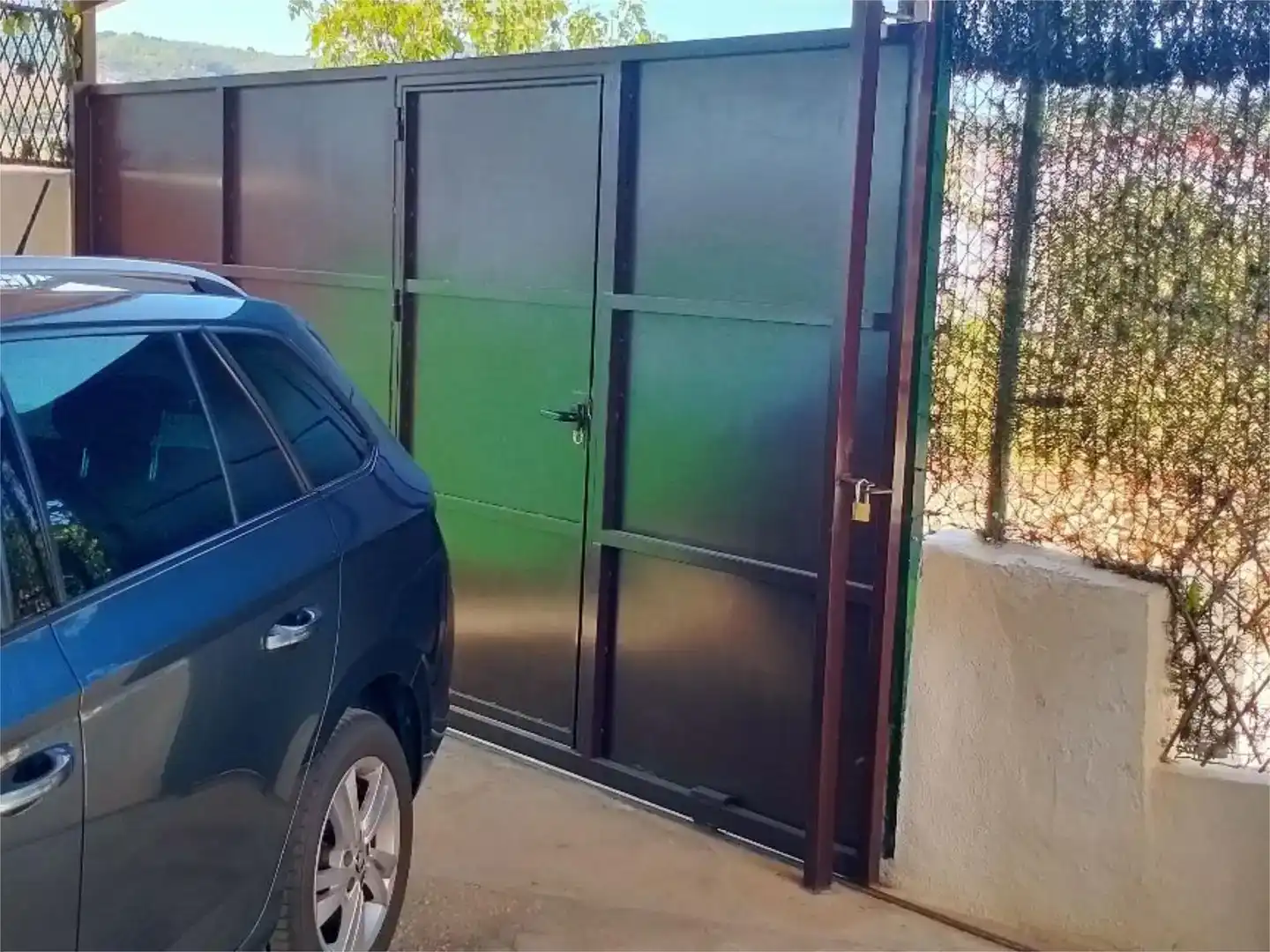 Aparcament de Casa o xalet en venda en Yunquera amb Jardí privat, Traster i Piscina