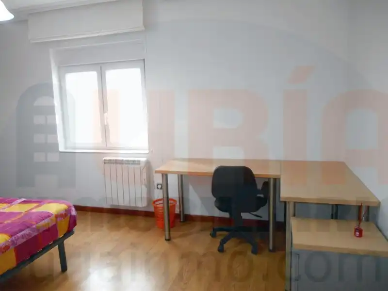 Piso en venta en Oviedo  con Calefacción, Trastero y Amueblado