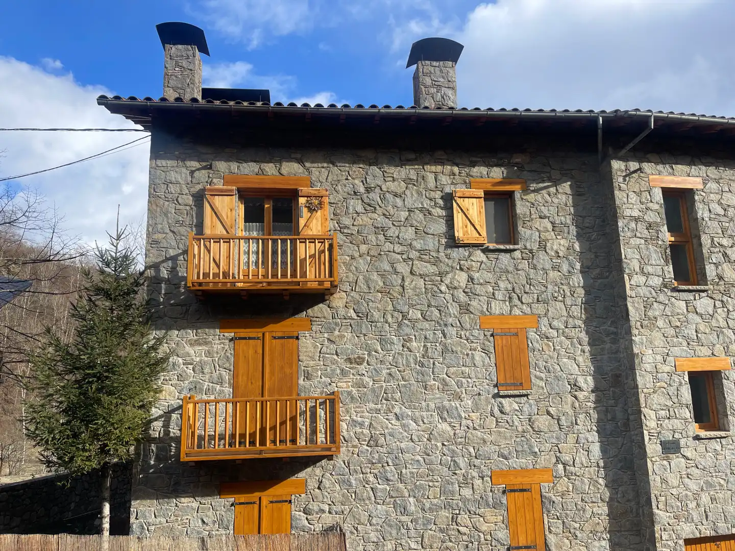 Vista exterior de Àtic en venda en Setcases amb Calefacció, Parquet i Traster