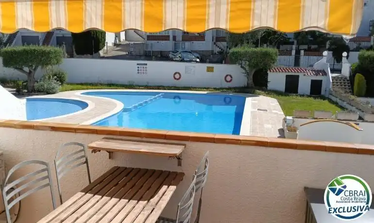 Schwimmbecken von Wohnungen zum Verkauf in Roses mit Klimaanlage, Heizung und Parkett