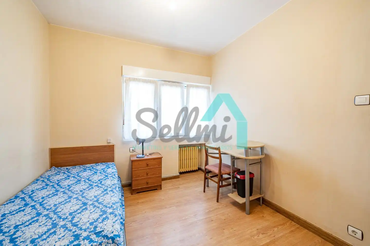 Bedroom of Flat for share in Este