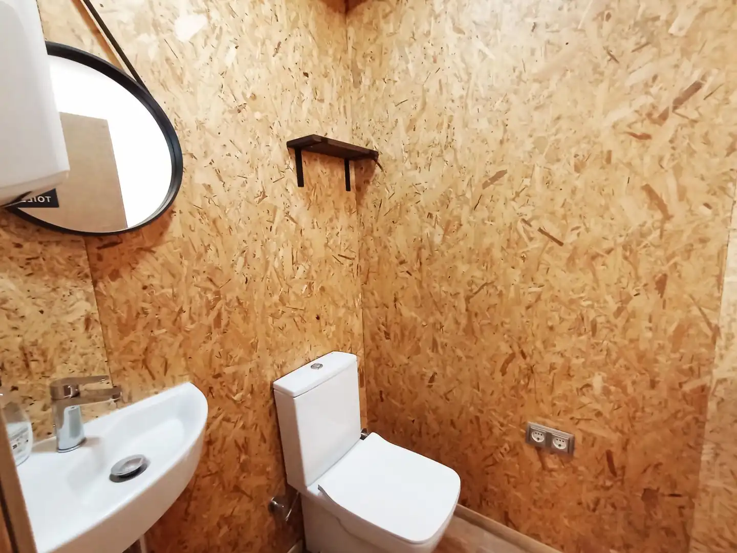 Badezimmer von Büro zur Miete in Sud