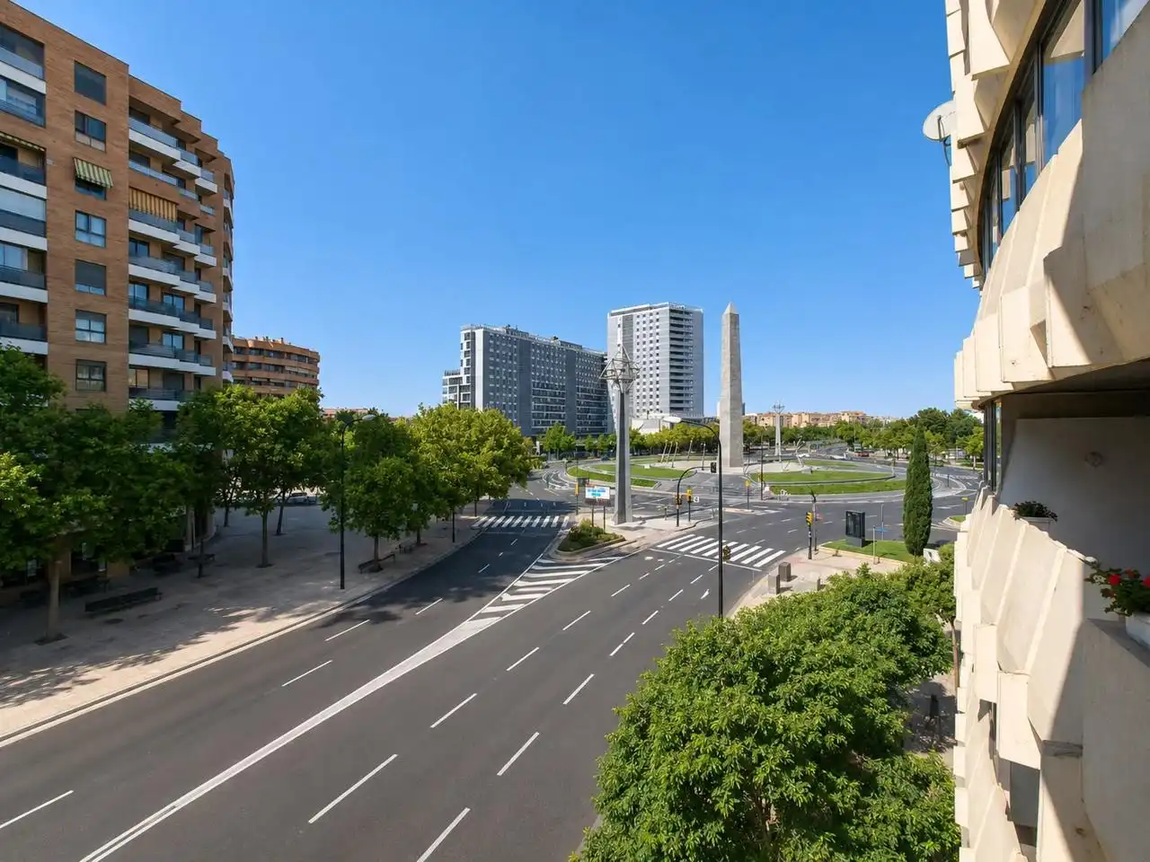 Außenansicht von Wohnung zum Verkauf in Zaragoza mit Klimaanlage, Heizung und Parkett