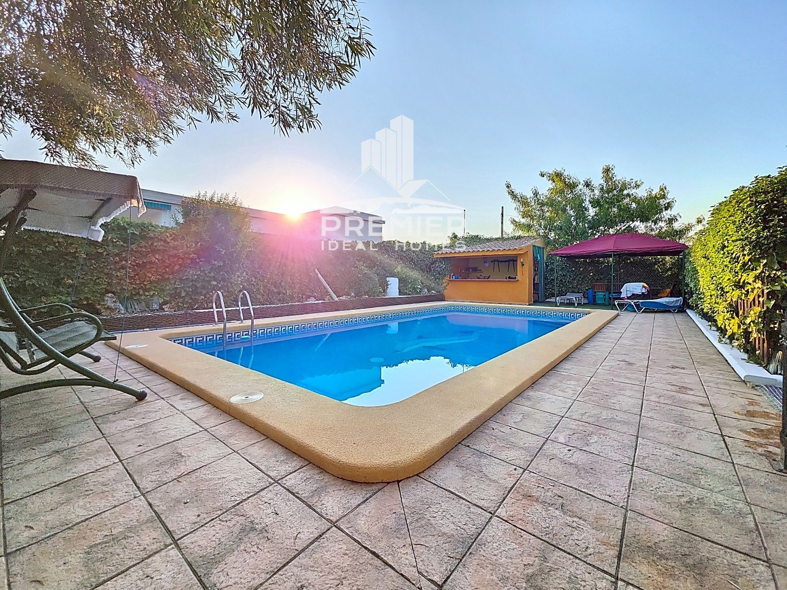 Vista exterior de Casa o xalet en venda en Elche / Elx amb Aire condicionat, Calefacció i Traster