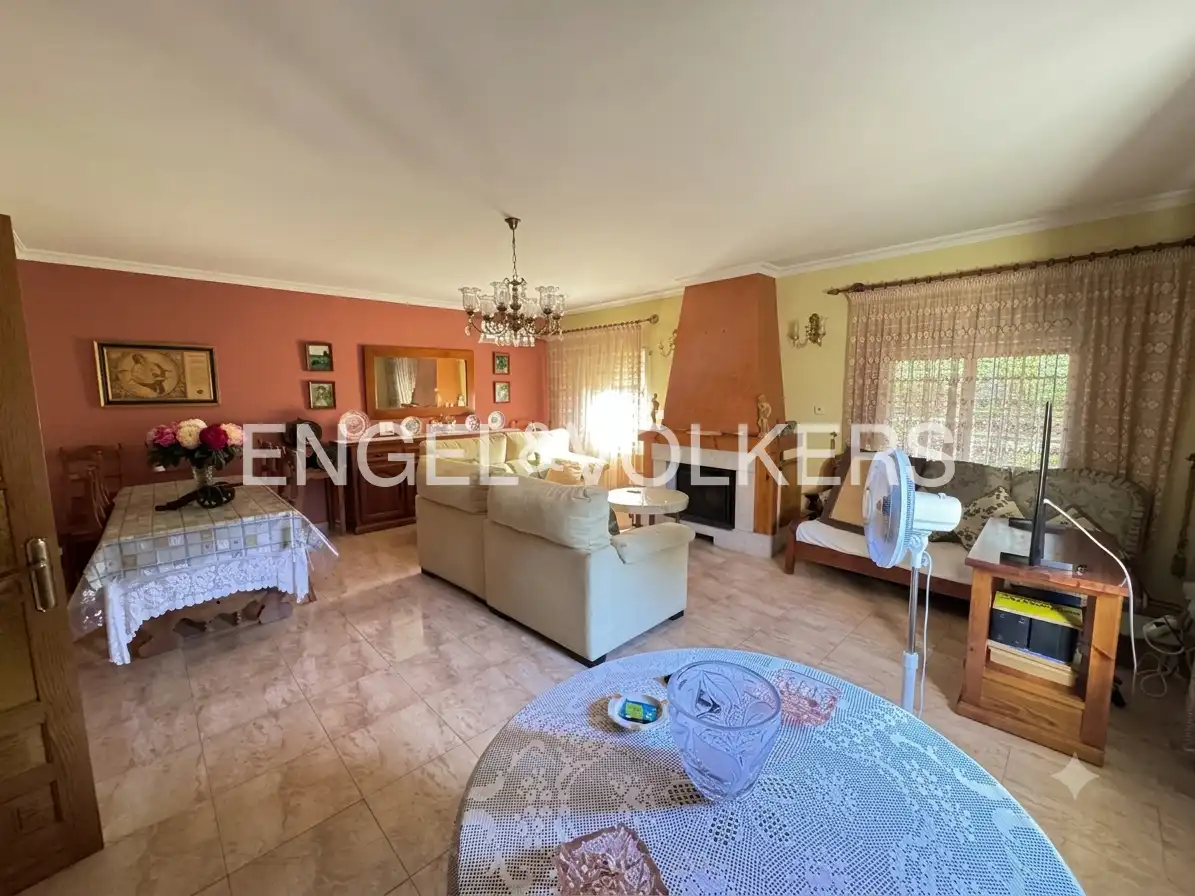 Sala d'estar de Casa adosada en venda en Calera y Chozas amb Aire condicionat, Calefacció i Jardí privat