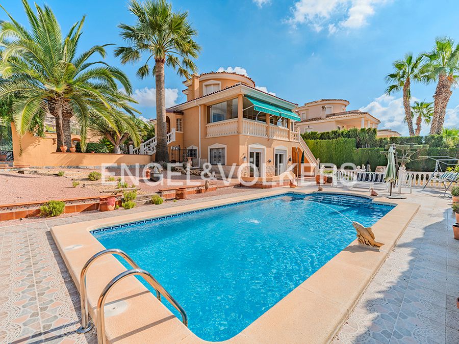 Vista exterior de Casa o xalet en venda en Mutxamel amb Aire condicionat, Calefacció i Jardí privat