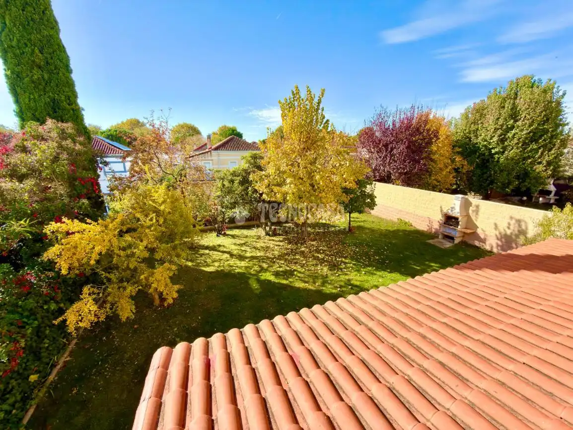 Jardí de Casa o xalet en venda en Cabanillas del Campo amb Calefacció i Piscina comunitària