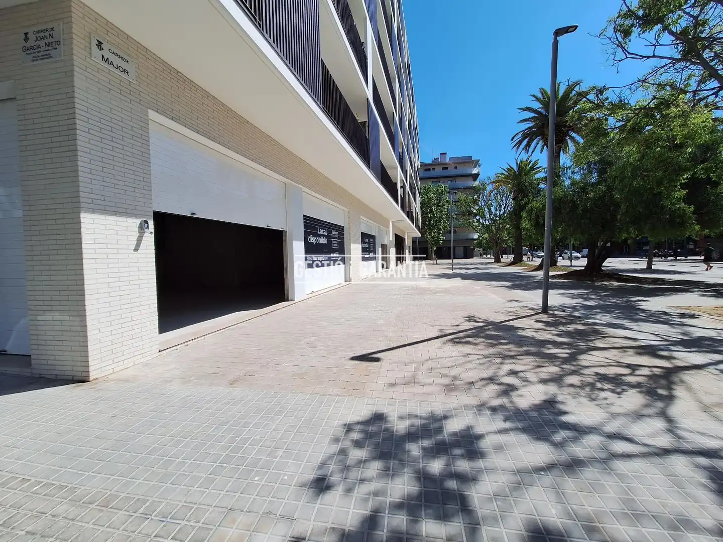 Aparcament de Local en venda en L'Hospitalet de Llobregat