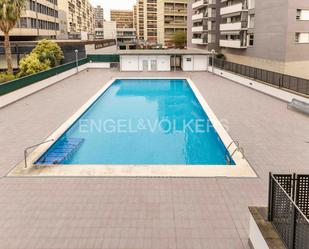 Piscina de Apartament en venda en  Barcelona Capital amb Aire condicionat, Calefacció i Parquet