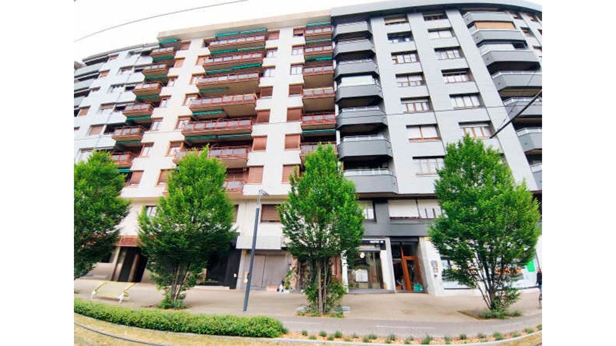 Vista exterior de Local en venda en Vitoria - Gasteiz