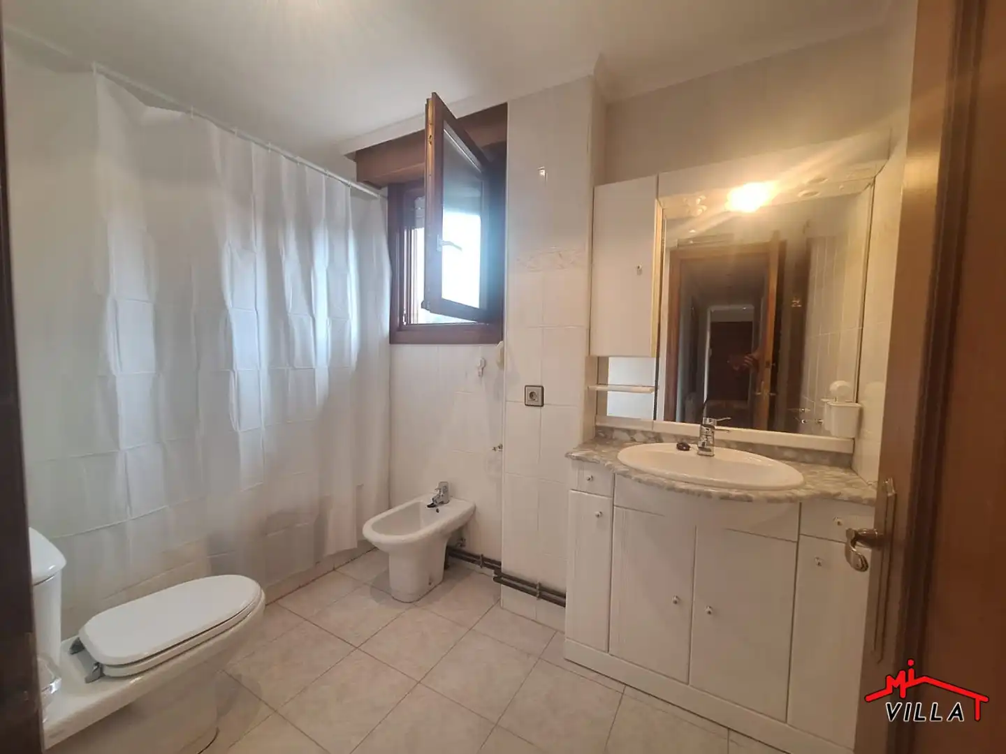 Baño de Piso de alquiler en Ramales de la Victoria con Calefacción, Amueblado y Balcón