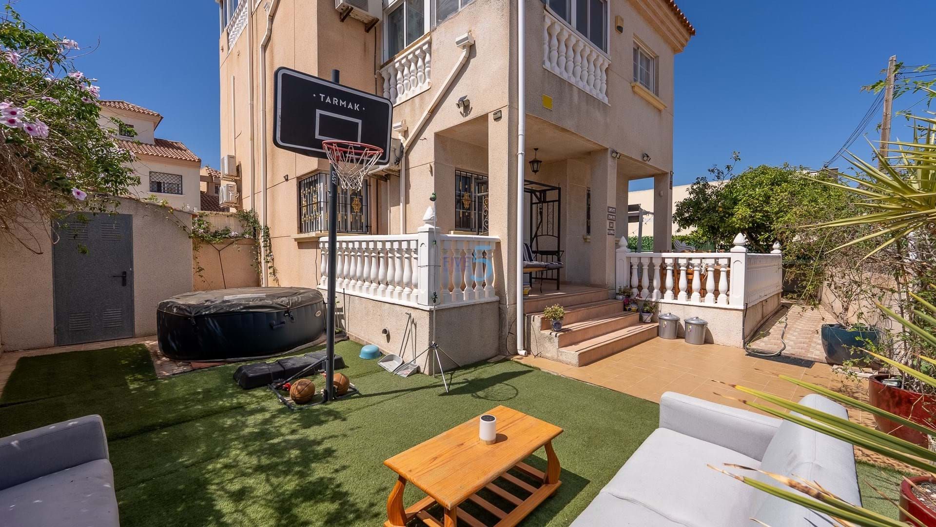 Terrace of House or chalet for sale in Torrevieja  with Air Conditioner, Terrace and Storage room