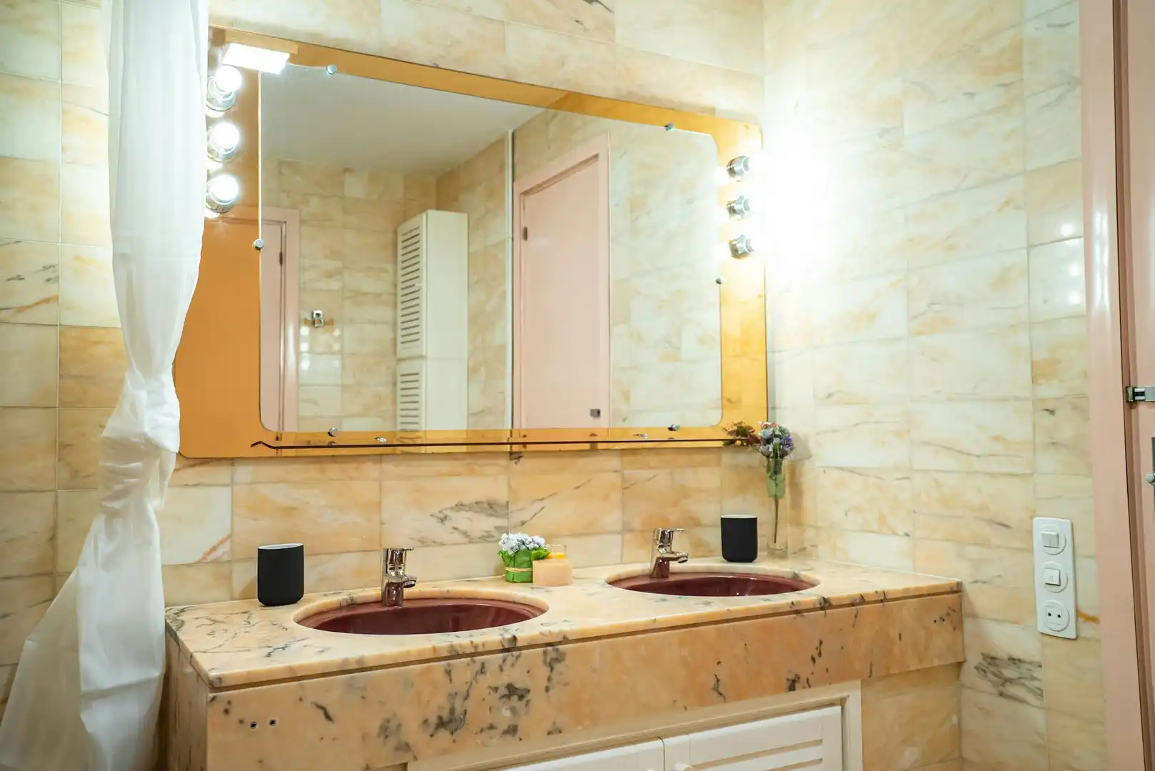 Bathroom of Flat for share in L'Hospitalet de Llobregat  with Washing machine