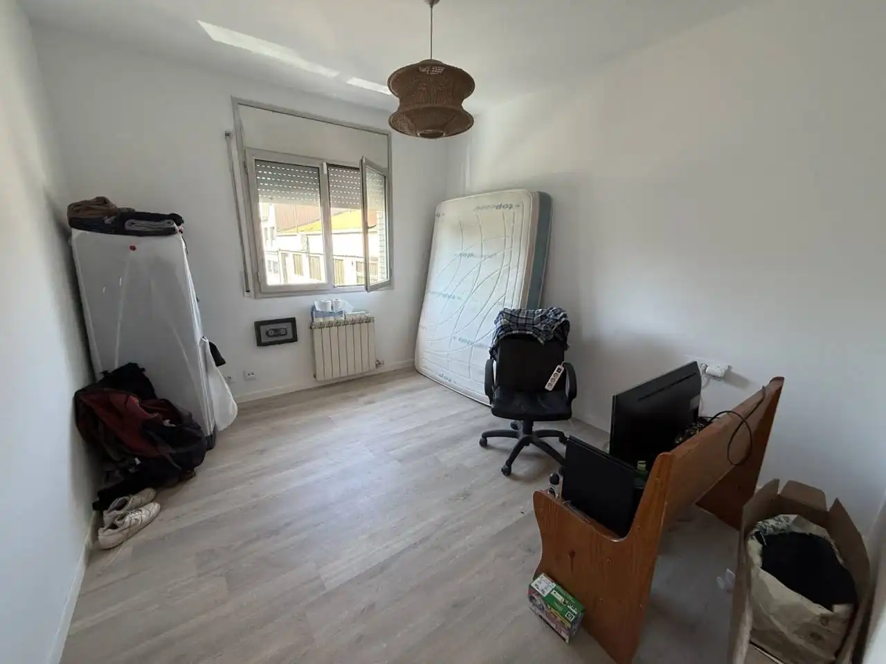 Habitación de Piso en venta en Sabadell con Calefacción, Parquet y Alarma