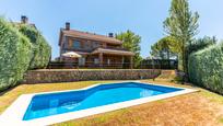 Jardí de Casa o xalet en venda en Las Rozas de Madrid amb Aire condicionat i Piscina