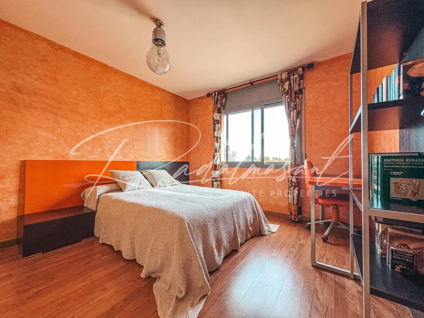Schlafzimmer von Einfamilien-Reihenhaus zum Verkauf in Perafort mit Klimaanlage, Privatgarten und Parkett
