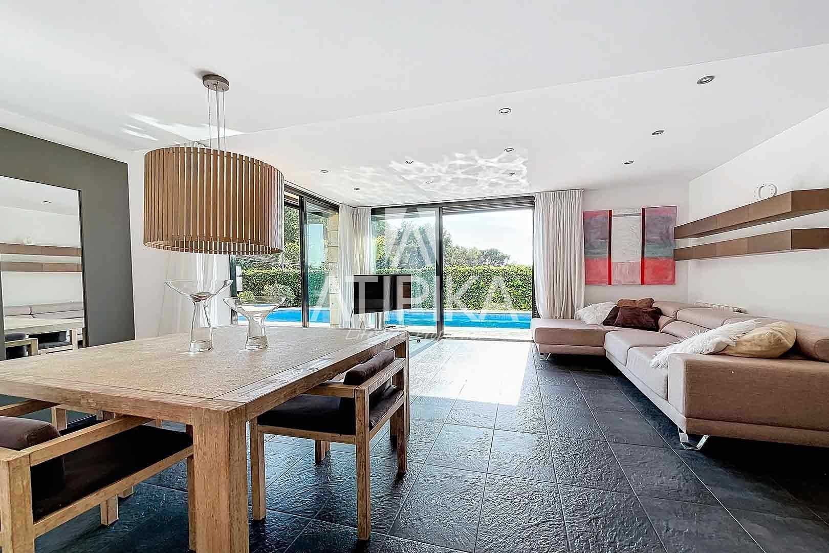 Sala d'estar de Casa o xalet en venda en Sitges amb Aire condicionat, Calefacció i Parquet