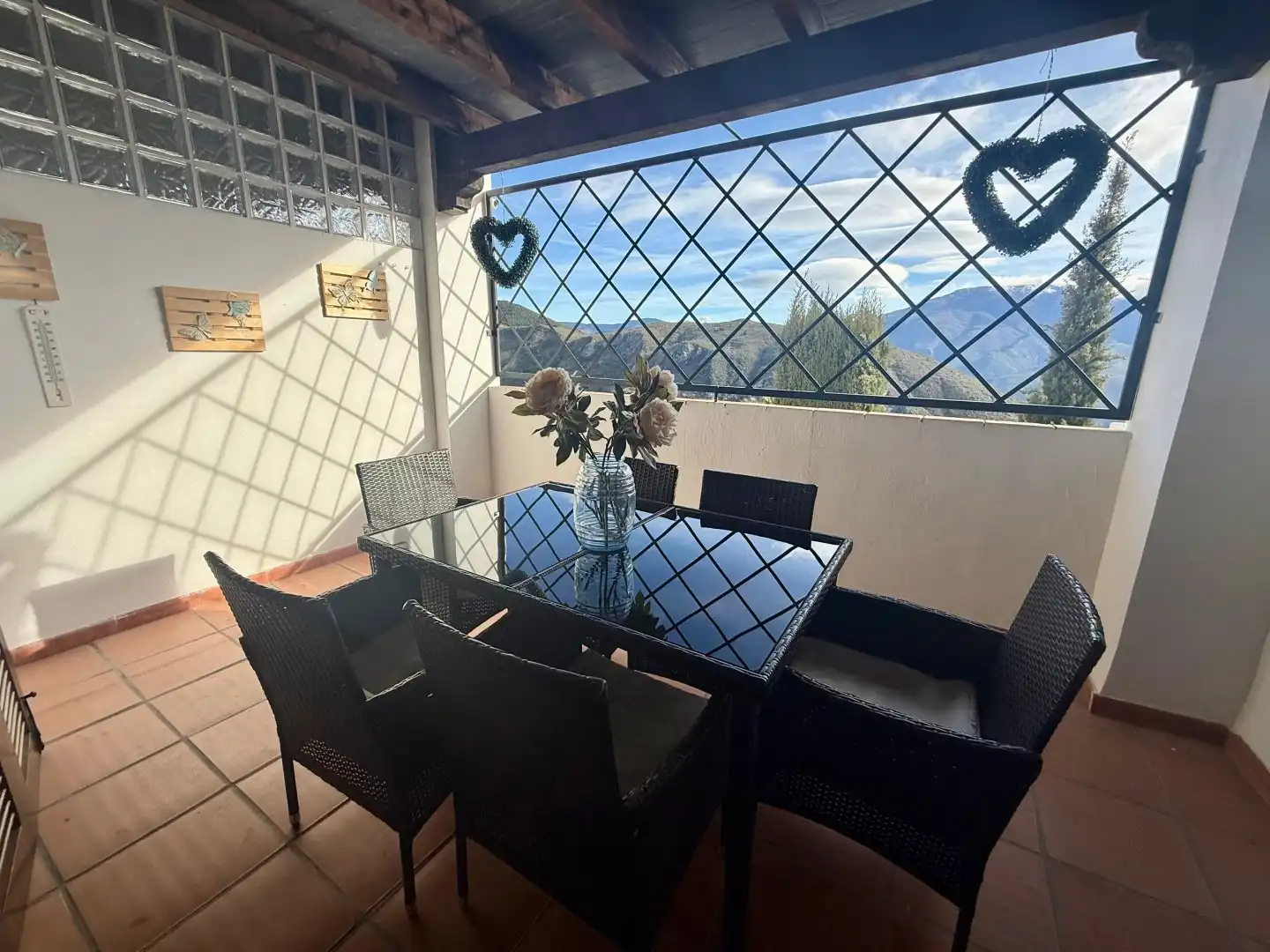 Terraza de Piso en venta en Carataunas con Calefacción, Terraza y Piscina comunitaria