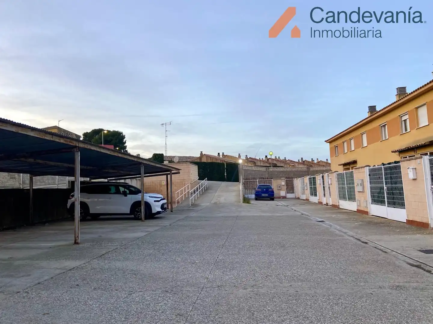 Parking de Casa adosada en venta en Las Pedrosas con Aire acondicionado, Calefacción y Jardín privado