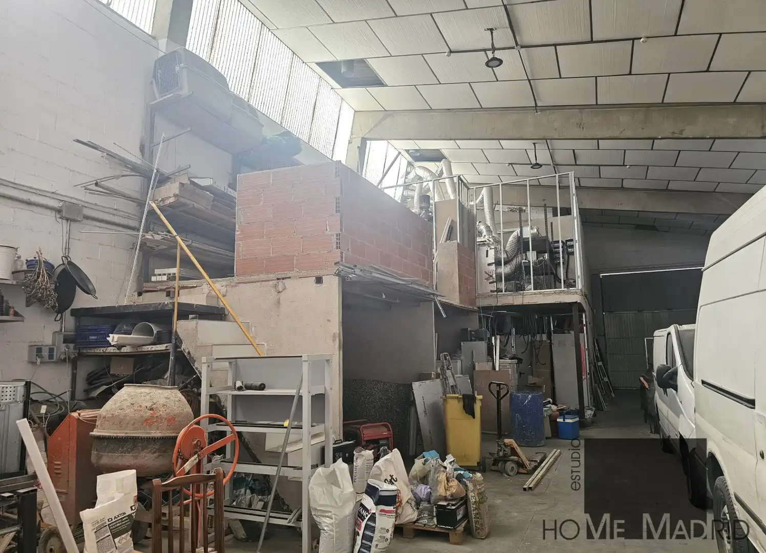 Nau industrial en venda en Alcobendas