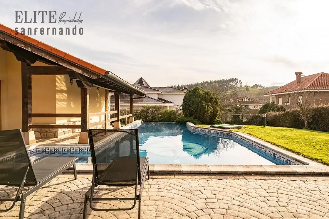 Terrassa de Casa o xalet en venda en Santillana del Mar amb Calefacció, Jardí privat i Piscina