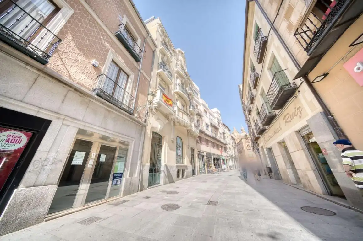Vista exterior de Pis en venda en Segovia amb Calefacció