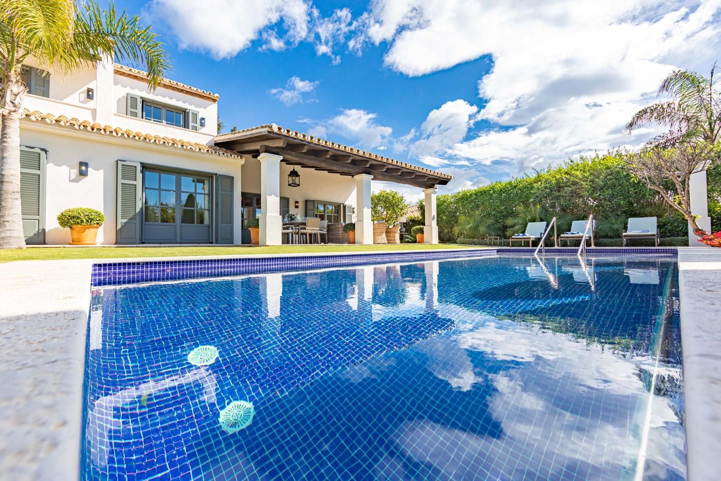 Exterior view of House or chalet for sale in Estepona  with Air Conditioner, Private garden and Terrace