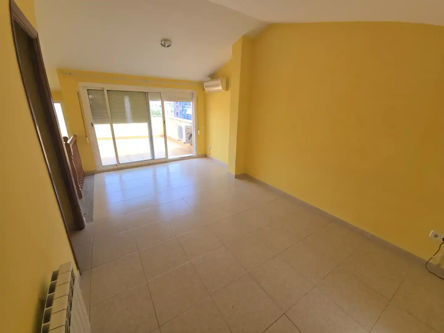 Außenansicht von Einfamilien-Reihenhaus zum Verkauf in Mataró mit Klimaanlage und Balkon