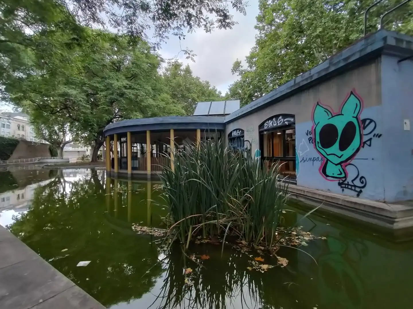 Vista exterior de Local en traspaso en Barcelona con Aire acondicionado, Calefacción y Amueblado